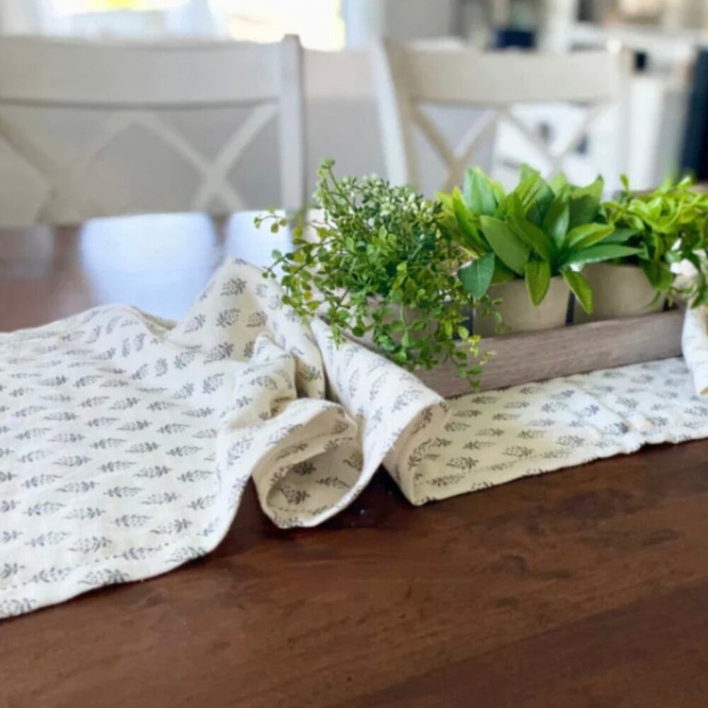 Floral Pattern Table Runner - Picture 2 of 2